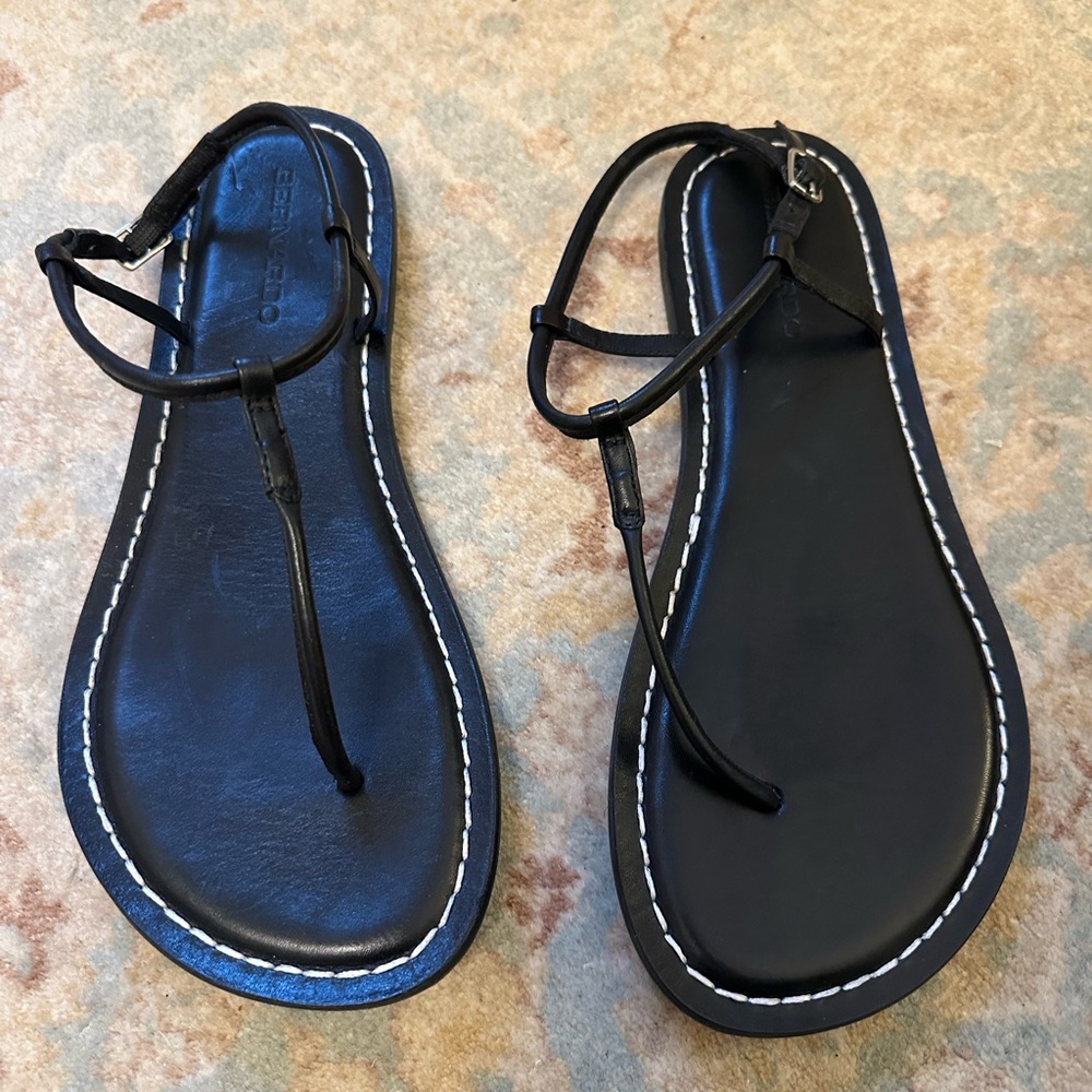 NWT Bernardo Black Leather Sandals
